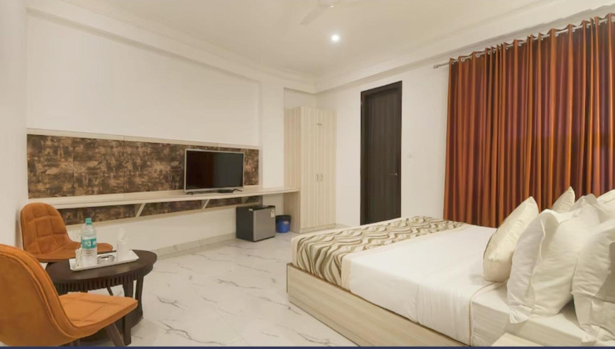 Hotel Almora Inn - Near By Delhi International Airport - With Free Airport Pickup And Drop New Delhi Bagian luar foto