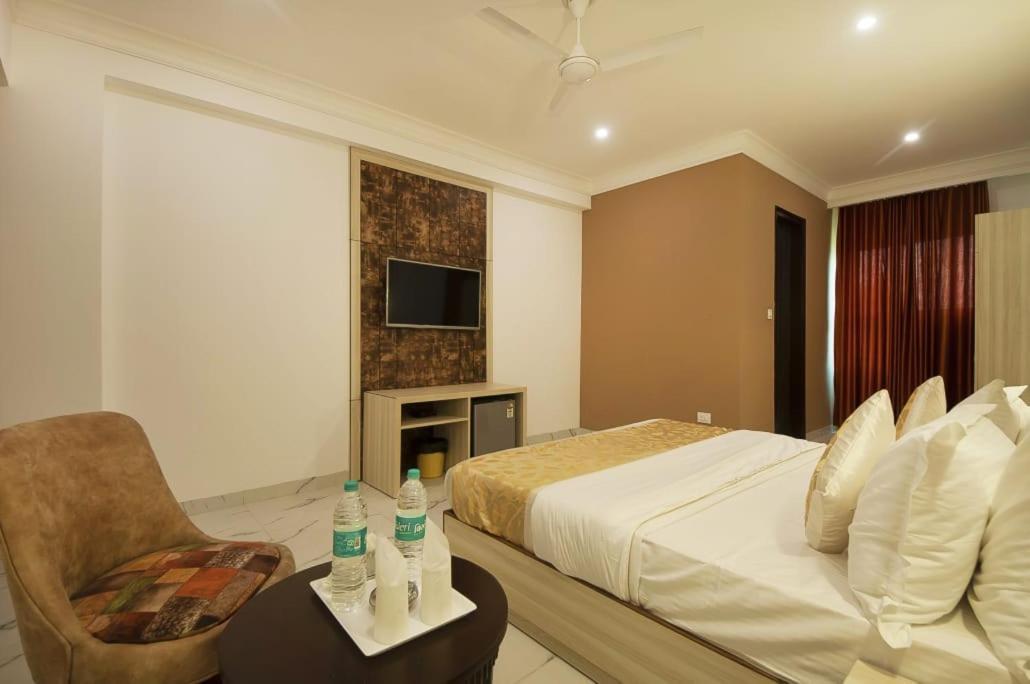 Hotel Almora Inn - Near By Delhi International Airport - With Free Airport Pickup And Drop New Delhi Bagian luar foto