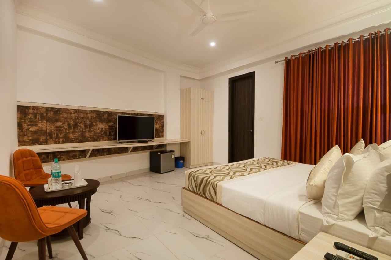Hotel Almora Inn - Near By Delhi International Airport - With Free Airport Pickup And Drop New Delhi Bagian luar foto